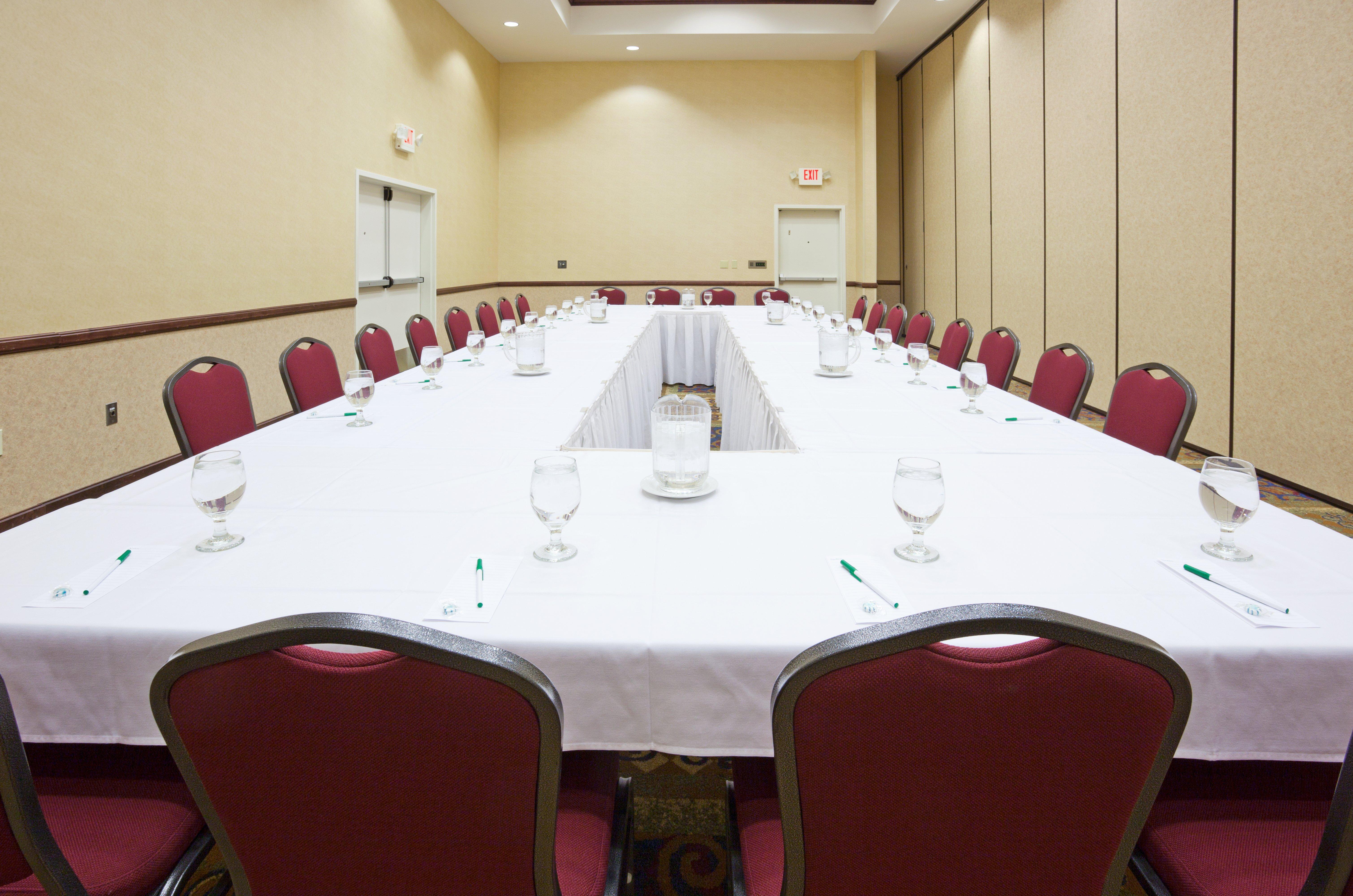 Holiday Inn Conference Center Marshfield, An Ihg Hotel Exterior photo