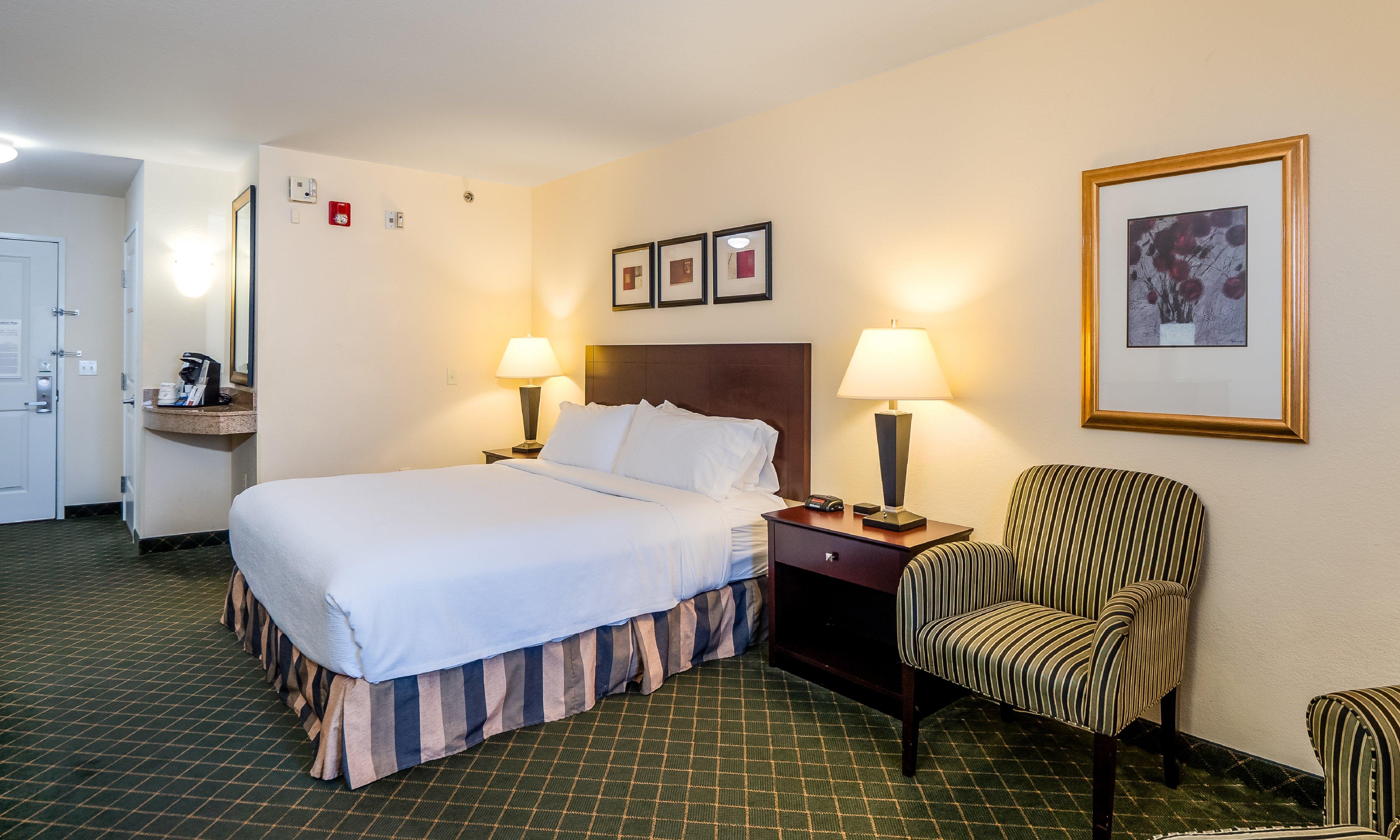 Holiday Inn Conference Center Marshfield, An Ihg Hotel Exterior photo