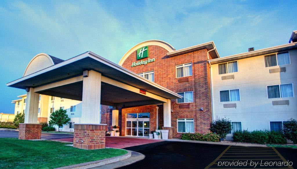 Holiday Inn Conference Center Marshfield, An Ihg Hotel Exterior photo